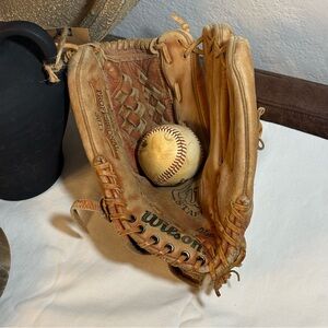Wilson VTG professional 3011 pro staff mitt with baseball